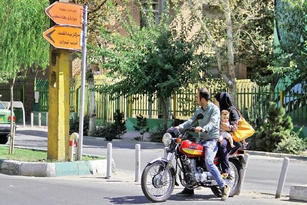 رئیس پلیس پایتخت: زنان شئونات اسلامی را روی موتورسیکلت رعایت کنند
