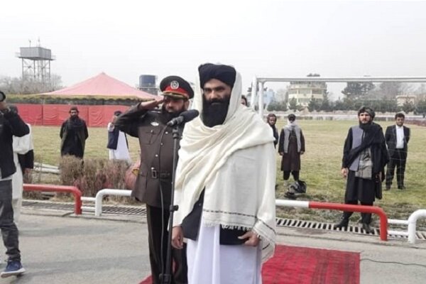 حضور وزیر کشور طالبان برای نخستین‌بار مقابل رسانه‌ها 