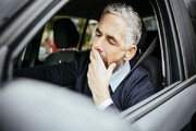 اقدام عادی حین رانندگی که نمیدانیم باعث آسیب مغزی میشود