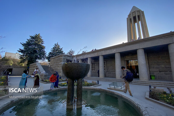 بازدید گردشگران نوروزی از اماکن تاریخی همدان