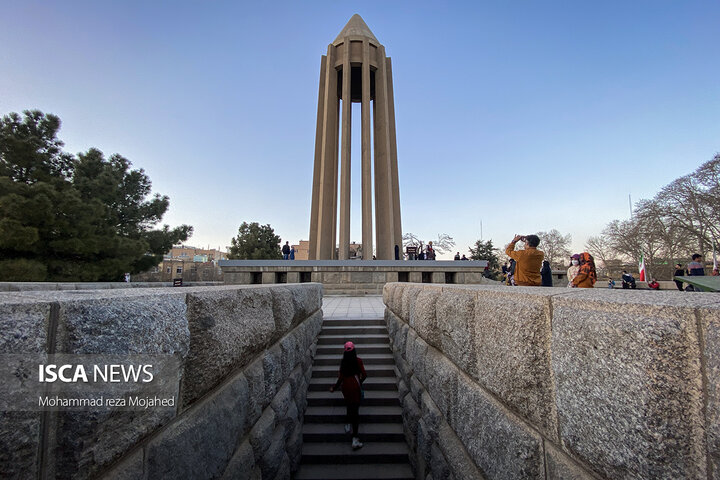 بازدید گردشگران نوروزی از اماکن تاریخی همدان