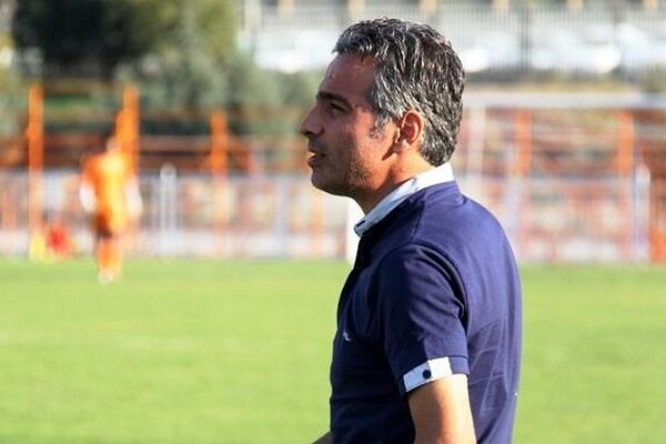 اکبرپور: وقتی دست مدافع پرسپولیس مانع توپ شده، پنالتی است