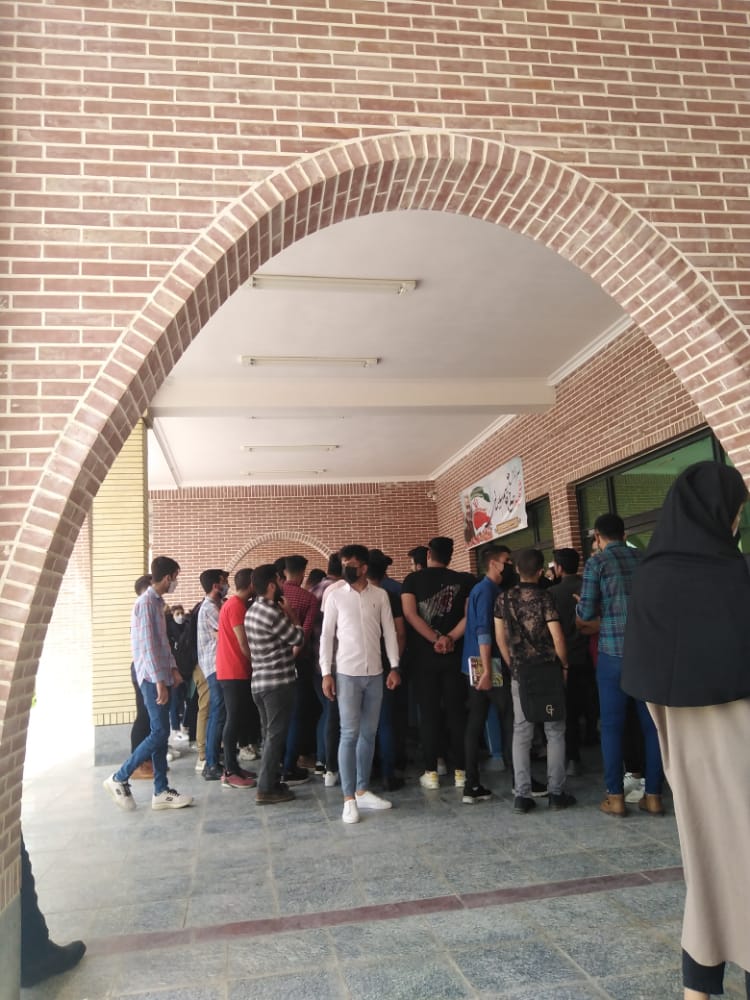 دانشجویان دانشکده بهداشت اِوز در اعتراض به مشکلات خوابگاهی تجمع کردند+ عکس