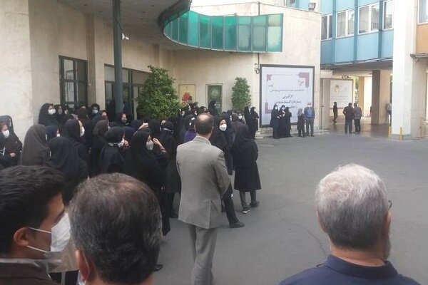 تجمع کارکنان وزارت کار در اعتراض به دستور عبدالملکی + فیلم