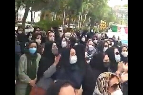 تجمع اعتراضی فرهنگیان در اصفهان + فیلم