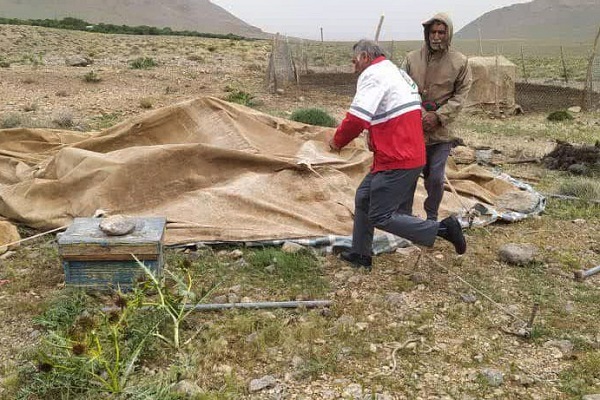 امدادرسانی سرخ‌پوشان جمعیت هلال احمر به عشایر جنوب استان اصفهان