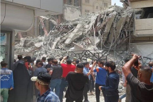 ریزش ساختمان متروپل آبادان / تاکنون ۶ نفر کشته و ۳۲ نفر نجات یافتند/ اعلام اسامی فوتی‌ها و مصدومان + عکس و فیلم