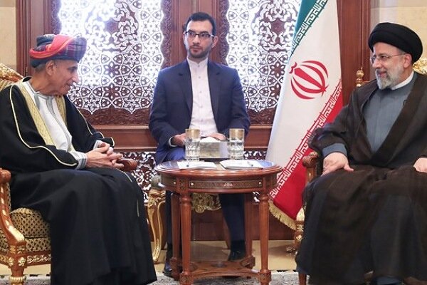 اخبار سفر رئیس جمهور به عمان / رئیسی: اراده ایران و عمان ارتقای سطح روابط در حوزه‌های مختلف است 