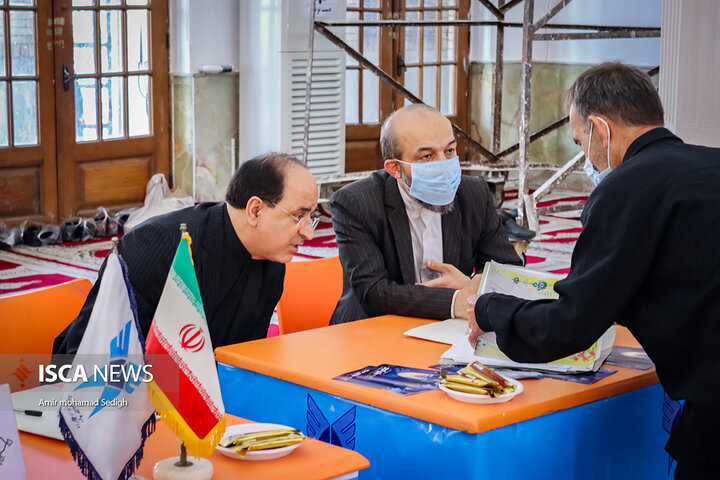 برپایی میز خدمت و سلامت دانشگاه آزاد اسلامی استان گیلان در مصلی رشت