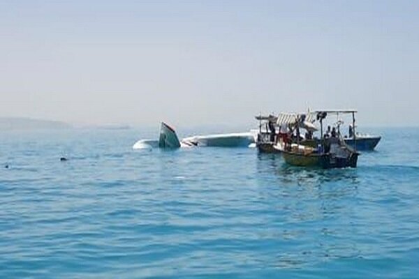 سقوط یک فروند هواپیما در آب‌های جزیره قشم + فیلم