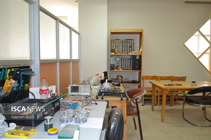 فعالیت آزمایشگاه‌ ها و کارگاه‌ های دانشگاه آزاد اسلامی نجف‌ آباد