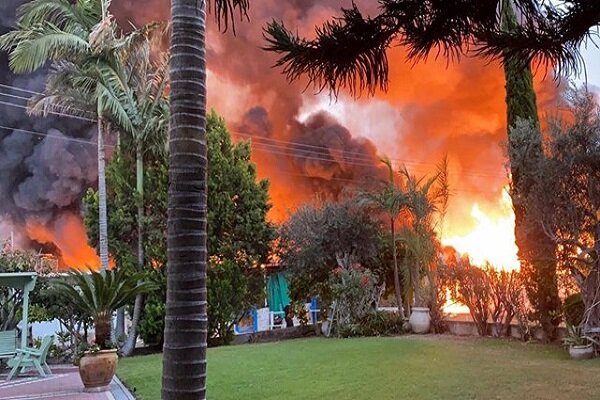  آتش‌سوزی گسترده در یک کارخانه در اراضی اشغالی + فیلم
