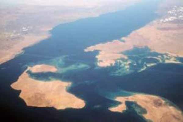 تعلیق انتقال جزایر تیران و صنافیر به عربستان 