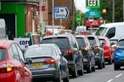 رانندگان انگلیسی به گرانی بنزین اعتراض کردند/ تردد در جاده‌ها مختل شد