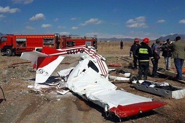 سقوط هواپیمای فوق سبک در شیراز / ۲ نفر مصدوم شدند