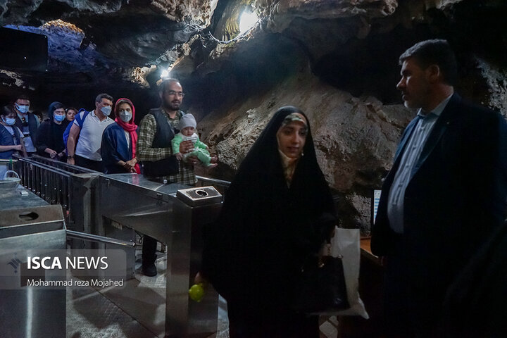 به مناسبت روز همدان << غار علی صدر طولانی ترین غار آبی جهان >>
