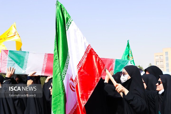 راهپیمایی ضد آشوب‌های اخیر به همراه تشییع شهید در دانشگاه آزاد اسلامی قم