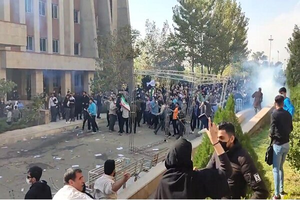 حمله با چوب و چماق به مراسم یادبود شهدای شاهچراغ در واحد تهران شمال