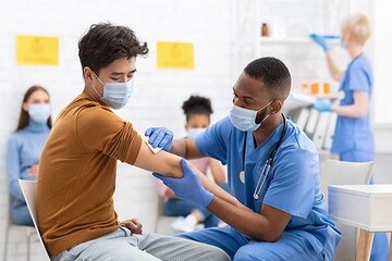 تزریق واکسن به کدام بازو موثرتر است؟