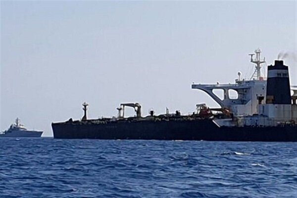  یک‌ میلیون لیتر سوخت قاچاق در خلیج فارس توقیف ‌شد / واکنش آمریکا به توقیف نفتکش خارجی توسط سپاه + فیلم
