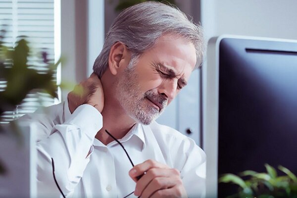 درد عضلات گردن و شانه از کجا سرچشمه می‌گیرند و چگونه درمان می‌شوند؟