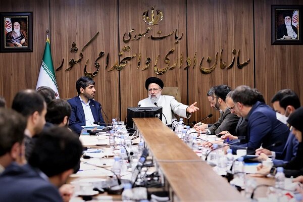 حسینی: برخی وزرا نتوانسته‌اند با رئیس‌جمهور همراه شوند