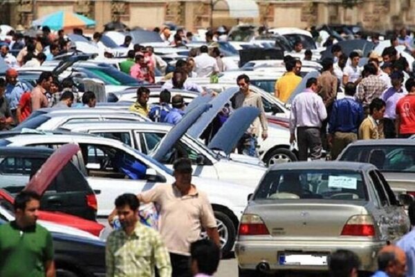 عرضه خودرو در بورس دست دلالان را قطع می‌کند