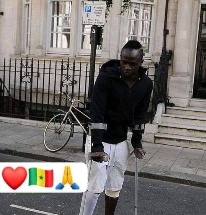 مانه با عصا در خیابان/ ستاره سنگالی اینگونه جام جهانی را از دست داد