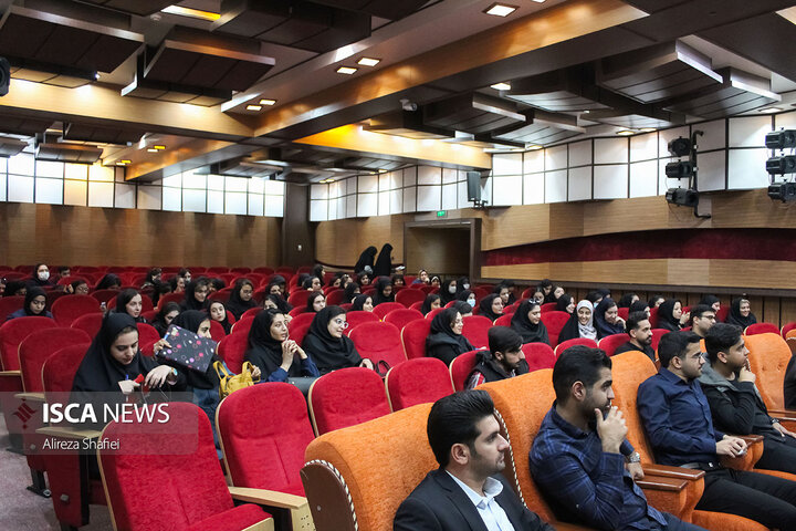 برگزاری نشست مهارتهای ارتباط موثر در دانشگاه آزاد اسلامی یزد