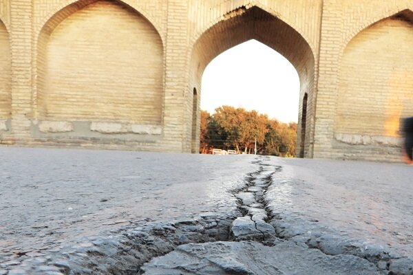 اصفهان به‌طور ناهمگون نشست خواهد کرد/ اطمینانی از امنیت خیابان و ساختمان‌ها وجود ندارد