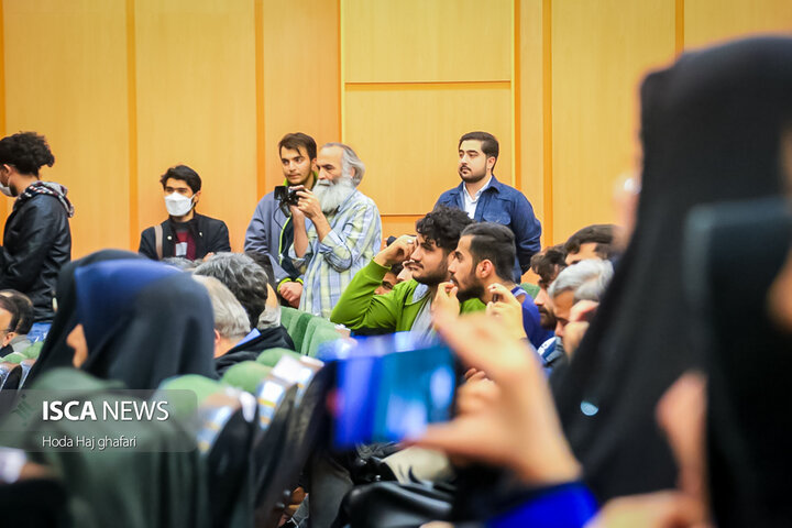 نشست معاون‌ رئیس جمهور با دانشجویان‌ دانشگاه آزاد اسلامی قم