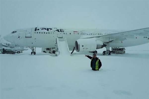  پروازهای مهرآباد با بارش برف و باران متوقف شد
