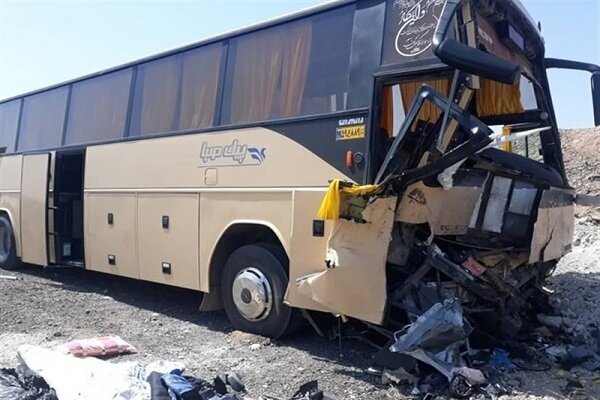 ۱۵ نفر مصدوم بر اثر واژگونی اتوبوس در کردستان
