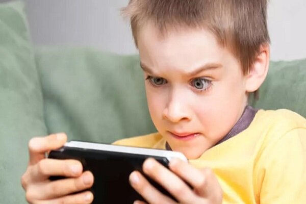تاثیرات مخرب تلفن های همراه بر رفتار کودکان