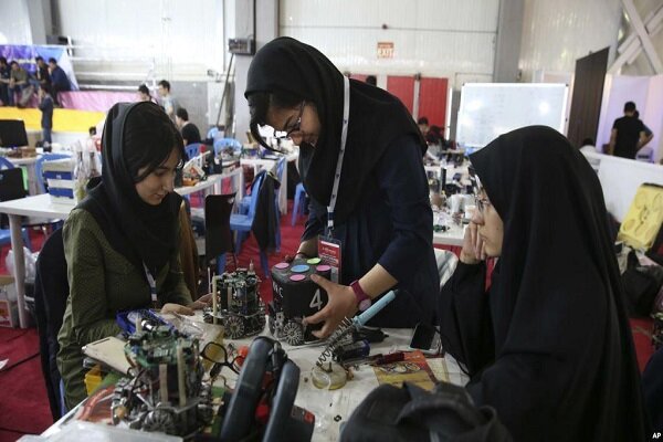 طالبان به زنان نگاه ابزاری دارد/ رایزنی با نهادهای بین‌المللی برای حل مشکل دختران افغانستانی