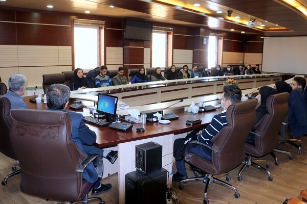 نشست ریاست دانشگاه آزاد اسلامی واحد سمنان با دبیران و اعضای انجمن های علمی دانشجوئی