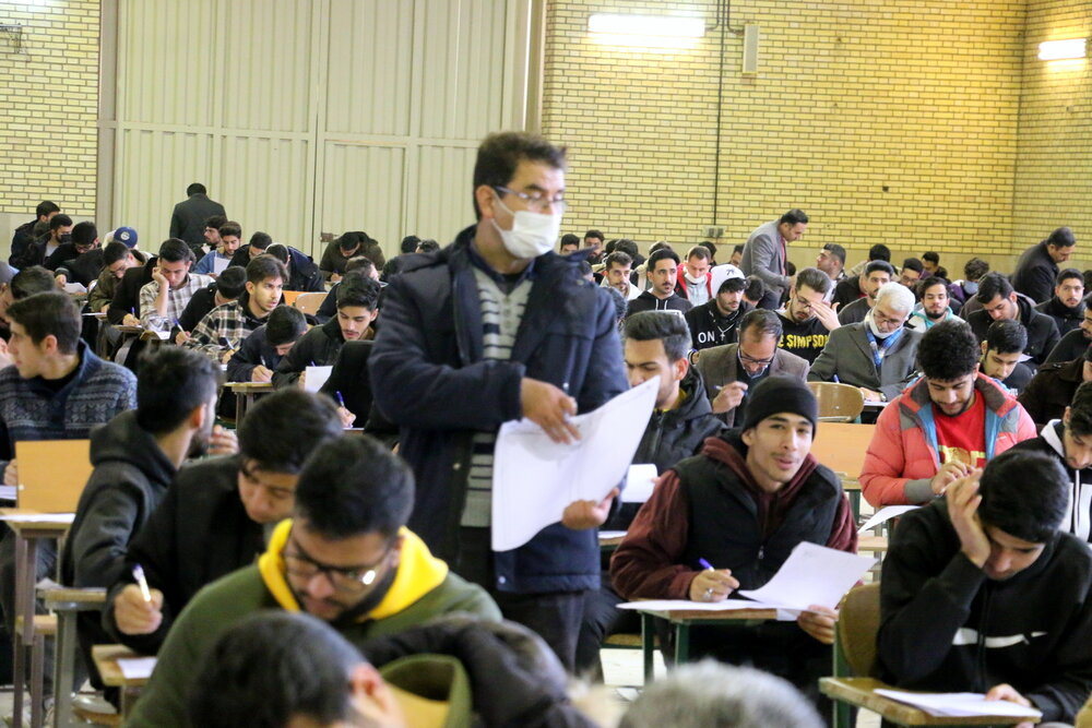 نخستین روز برگزاری امتحانات پایان نیمسال 4011 دانشگاه آزاد اسلامی واحد سمنان