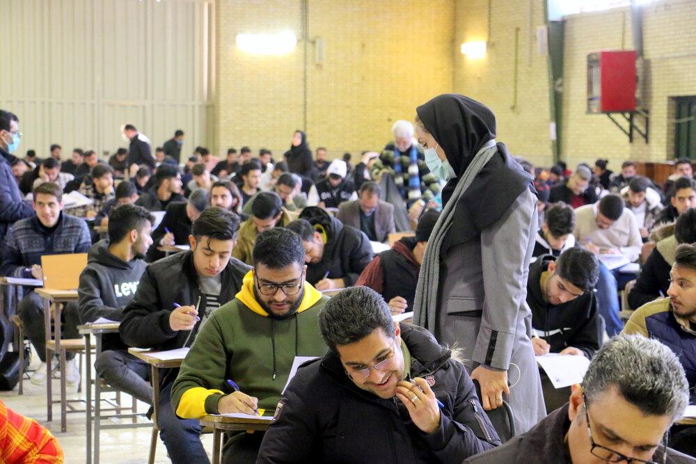 نخستین روز برگزاری امتحانات پایان نیمسال 4011 دانشگاه آزاد اسلامی واحد سمنان