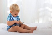 صفحه نمایش گوشی کودک شما را کم هوش می‌کند