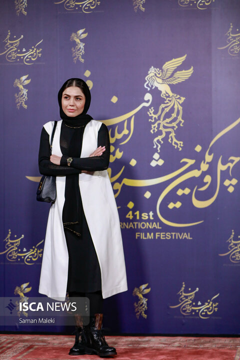نهمین روز جشنواره فیلم فجر چهل و یکم با اکران فیلم های « وابل، غریب، در آغوش درخت، گل های باوارده » برگزار شد.