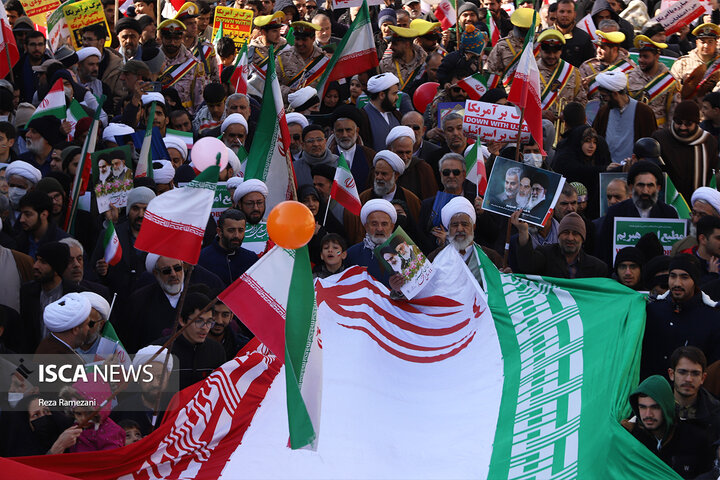 حضور مردم قم در راهپیمایی 22 بهمن