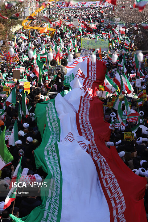 حضور مردم قم در راهپیمایی 22 بهمن