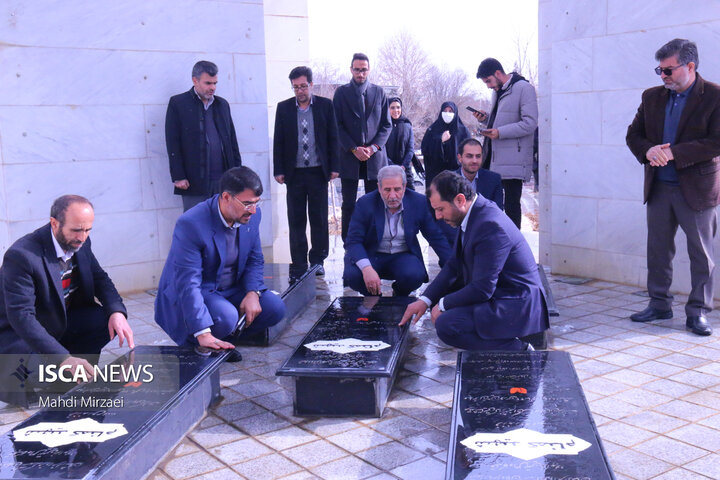 مراسم غبار روبی از مزار شهدای گمنام دفاع مقدس دانشگاه آزاد اسلامی همدان