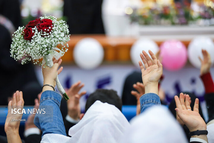 جشن ازدواج ۵۰ زوج دانشجوی دانشگاه آزاد استان مرکزی برگزار شد