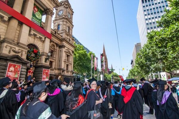 افزایش ۴ درصدی نرخ اشتغال فارغ‌التحصیلان استرالیایی در یکسال گذشته/ دانشگاه‌ها به کارآموزان دستمزد پرداخت می‌کنند 
