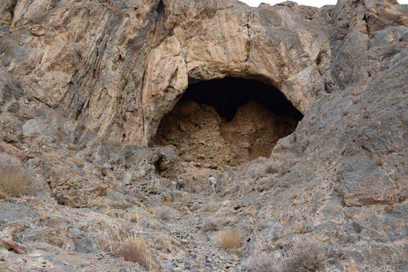 غار اشکفت یزدان یکی از جاذبه های گردشگری اردکان