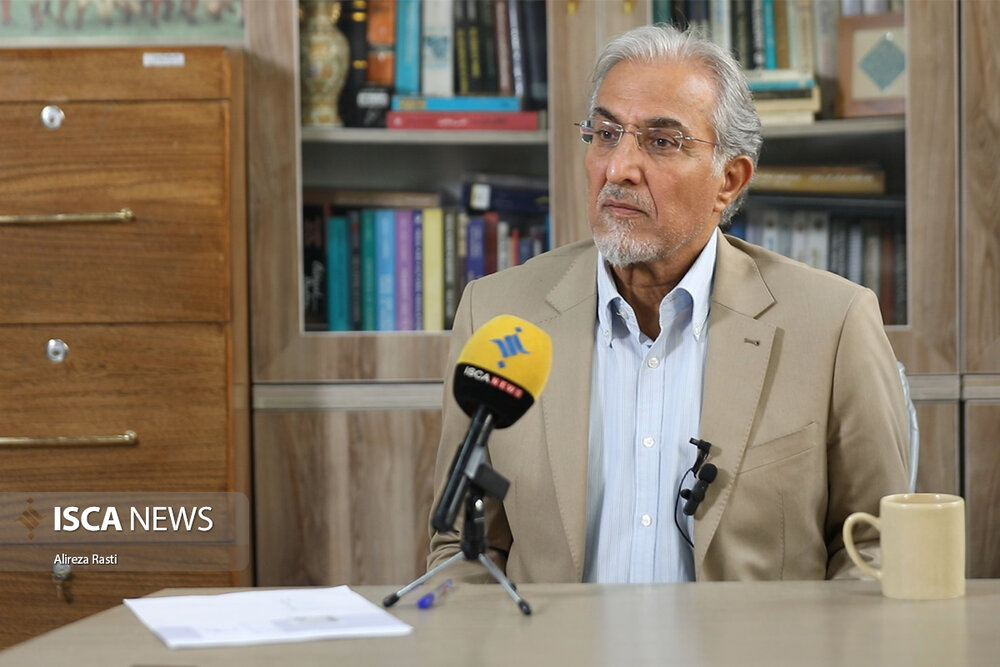 هدف دولت از طرح افزایش قیمت بنزین، نه مبارزه با قاچاق، بلکه جبران کسری بودجه است