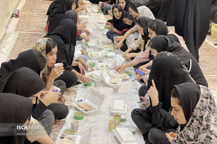 ضیافت افطار خوابگاه دانشجویی دختران دانشگاه آزاد قزوین