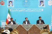 نشست استاندار یزد با جمعی از فعالین دانشجویی