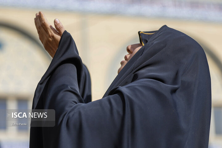 نماز عید فطر در تهران به امامت رهبر معظر انقلاب اقامه شد